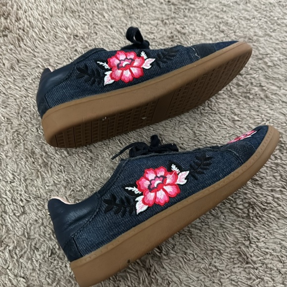 Kate Spade Everhart Floral Embroidered Denim Sneaker size 7.5 - Picture 4 of 9